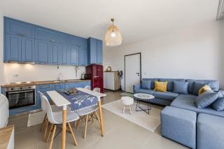 Golden Hour Balcony Apartment Pool & Beach 100m by PikHost - 5