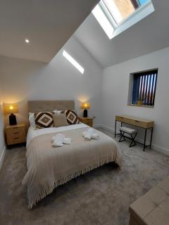 Stylish Modern Retreat Sleeps 4 City access - 0