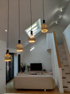 Stylish Modern Retreat Sleeps 4 City access - 8
