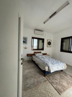 Cozy Room in Shared Guest House - 6