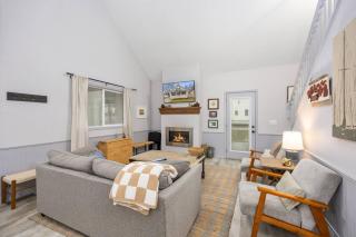 Private Beach + Walk to Spring Lake (Sleeps 6) - 0
