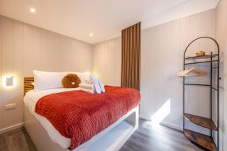 The Coo, Luxury glamping pod with hot tub, croft4glamping - 2