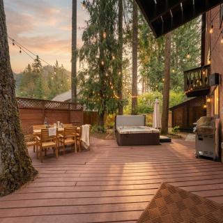 Chalet Rivière Sleeps 12, Dog-Friendly, Hot Tub - 9