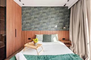 Luxury Dowtown Studio Private Balcony & City Views - 3