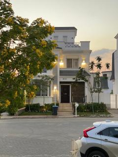 Villa in Sheikh Zayed 4 doors - 0