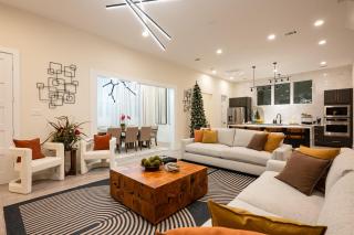 Sleeps 20! Luxury Twin Bldg Near Dtown Pet-Friendly - 5