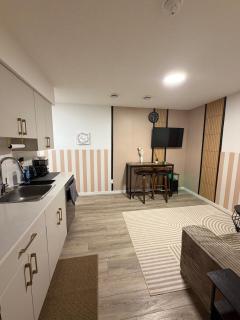 Haverims Cozy and Neat Basement - 6