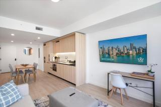 Downtown Miami Stay with Pool and Fitness Center - 6