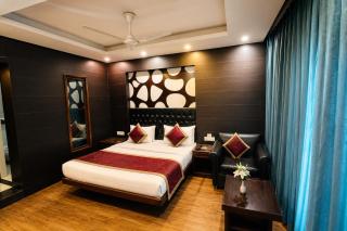 4everstay By Premium Him Shri Hills International Luxury Rooms On Mall Road #Beststay #Top Rated #HighlyRecommend - 9