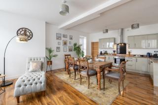 Spacious, Well-Equipped Apartment With Parking - 3