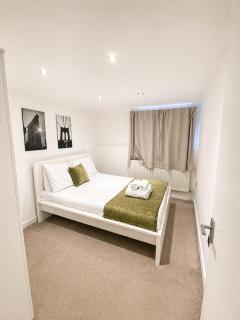 Beautiful 2 Floor 3BR House Walk to Liverpool St - 4