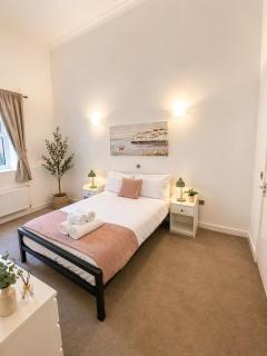Beautiful 2 Floor 3BR House Walk to Liverpool St - 2