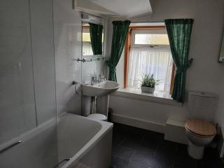 2 Bed House - Sleeps 6 - Family Friendly - Pets - 6