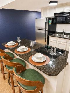 2 Bedroom Condo ON Lake Hamilton! - 2