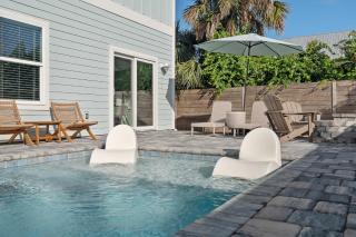 Ocean Breeze- Chic Steps to beach Family Friendly - 0