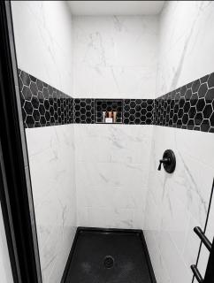Tranquil Escape 3BR Premium Condo - 1