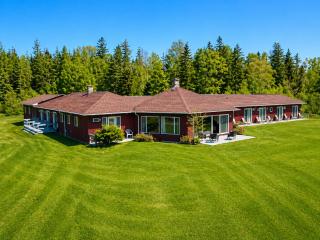 Baddeck Inn - 1