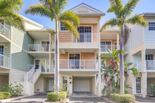 Walk to Bahia Beach! Canal-Front Townhome w/ Views - 8