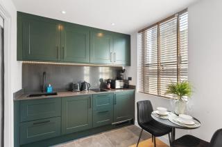 Contemporary London Living - Tottenham Hideaway - 9