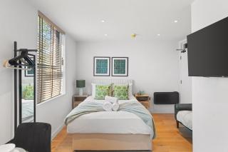 Contemporary London Living - Tottenham Hideaway - 0