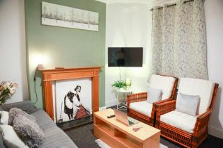 Long Eaton Cosy Homestay Close to Town & Station - 8