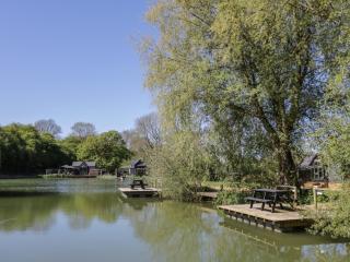 Willow Lodge At Bridge Lake Farm & Fishery - 4