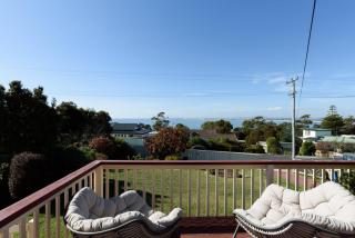 Coastal Retreat w/ Deck and Family Rooms - 6