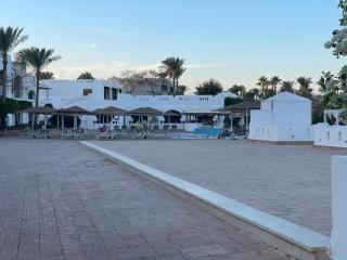 Come 2 Sharm Sea Front Resort Apartments - 9