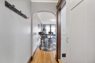Unit 1 The Breakwater Downtown Retreat, 2-bedrm - 4