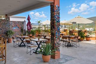 Walk-Out Surf Access | Beachfront, Los Cerritos - 3