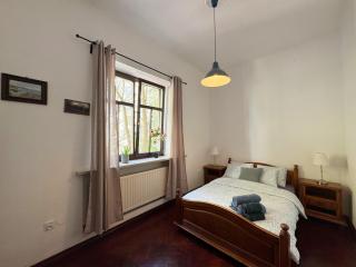 Lumberjack suite - Comfortable sleep up to 9 people with 2 bathrooms - 0