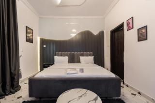 The Grey Maison - 1