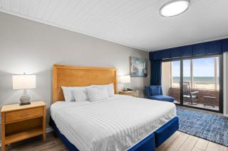 Oceanfront Studio with Private Porch 1st Floor - 0