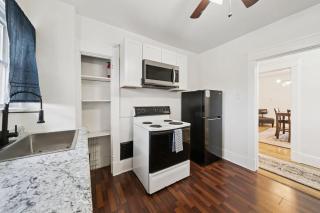 Comfy and Spacious 3 BR - Easy City Access - 1