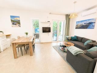 Welcome to our holiday home in Sutomore - 9