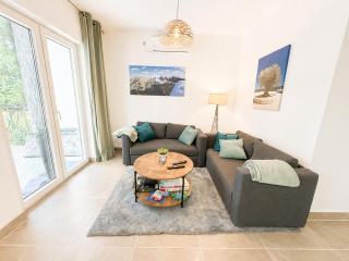 Welcome to our holiday home in Sutomore - 5