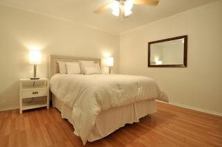 Austin Beautiful 2 Bedroom Condo - 5