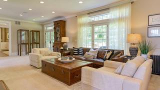 Secluded Estate • Optional Guest House Pond Playroom Gym Theater Sunny Pond by AvantStay - 4