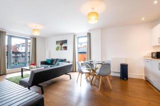 Modern Balcony Flat - Free Netflix - Near Slough Station - 4