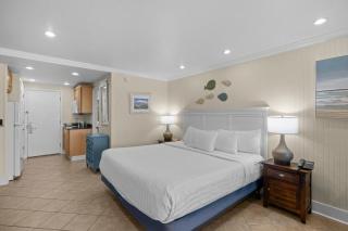 Oceanfront Views King Room with Amenities - 9