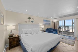 Oceanfront Views King Room with Amenities - 0