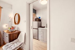 Quiet 1BR River Front Oasis 15 minutes to Sky Train - 5