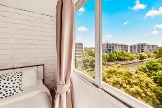 Quiet 1BR River Front Oasis 15 minutes to Sky Train - 7