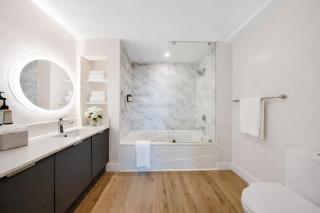 Luxury King Suite, Heart of Coconut Grove - 9