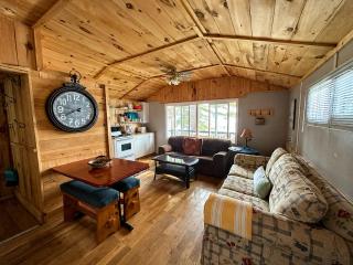 Little Hawk Resort & Marina - Algonquin Highlands - 2