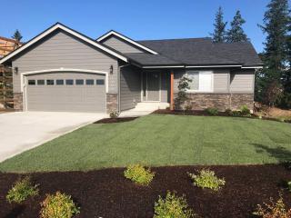Stylish 2-Story Getaway on Keizer's Quiet Outskirt - 9