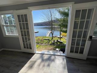Candlewood Lake Family Waterfront Retreat - Holiday Home - 6