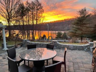 Candlewood Lake Family Waterfront Retreat - Holiday Home - 9