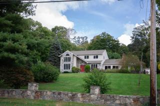 Candlewood Lake Family Waterfront Retreat - Holiday Home - 3