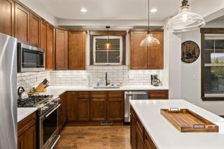 3BR Golf Mtn View Chefs Kitch Hike Bike Spa Golf - 2